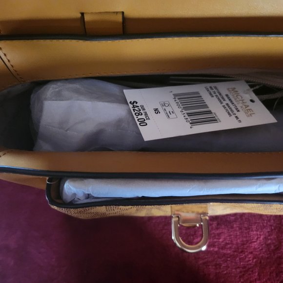 Michael Kors Manhattan Satchel - Picture 7 of 11